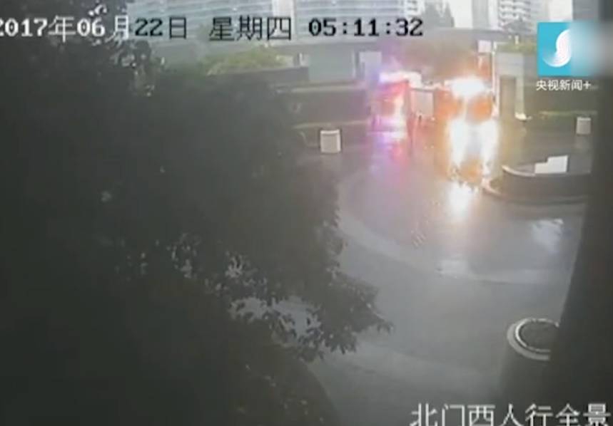{随机关键词}
